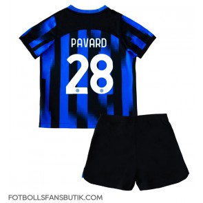 Inter Milan Benjamin Pavard #28 Replika Hemmatröja Barn 2023-24 Kortärmad (+ Korta byxor)